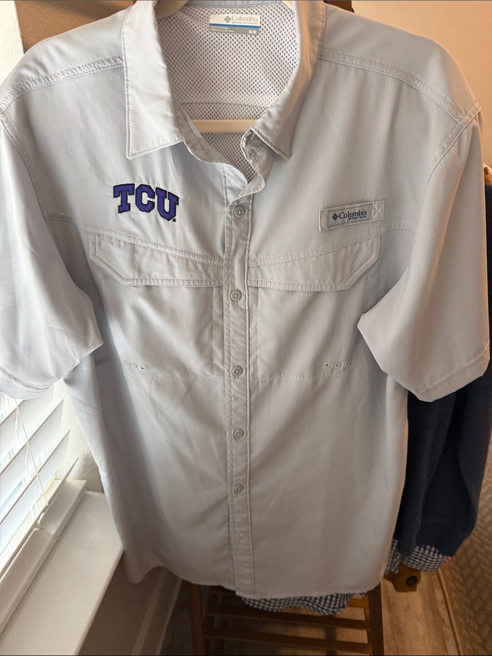 Columbia Men’s Light Gray Short-Sleeve Button Shirt with TCU Embroidery